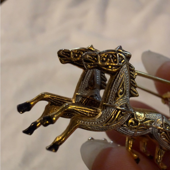 Vintage Gold Silver Black Damascene Roman Chariot Horses Brooch Pin - Picture 7 of 11